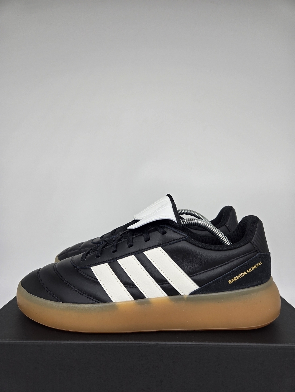 adidas Men's Barreda Mundial HQ2351 Black White Gum Shoes Size 10 New